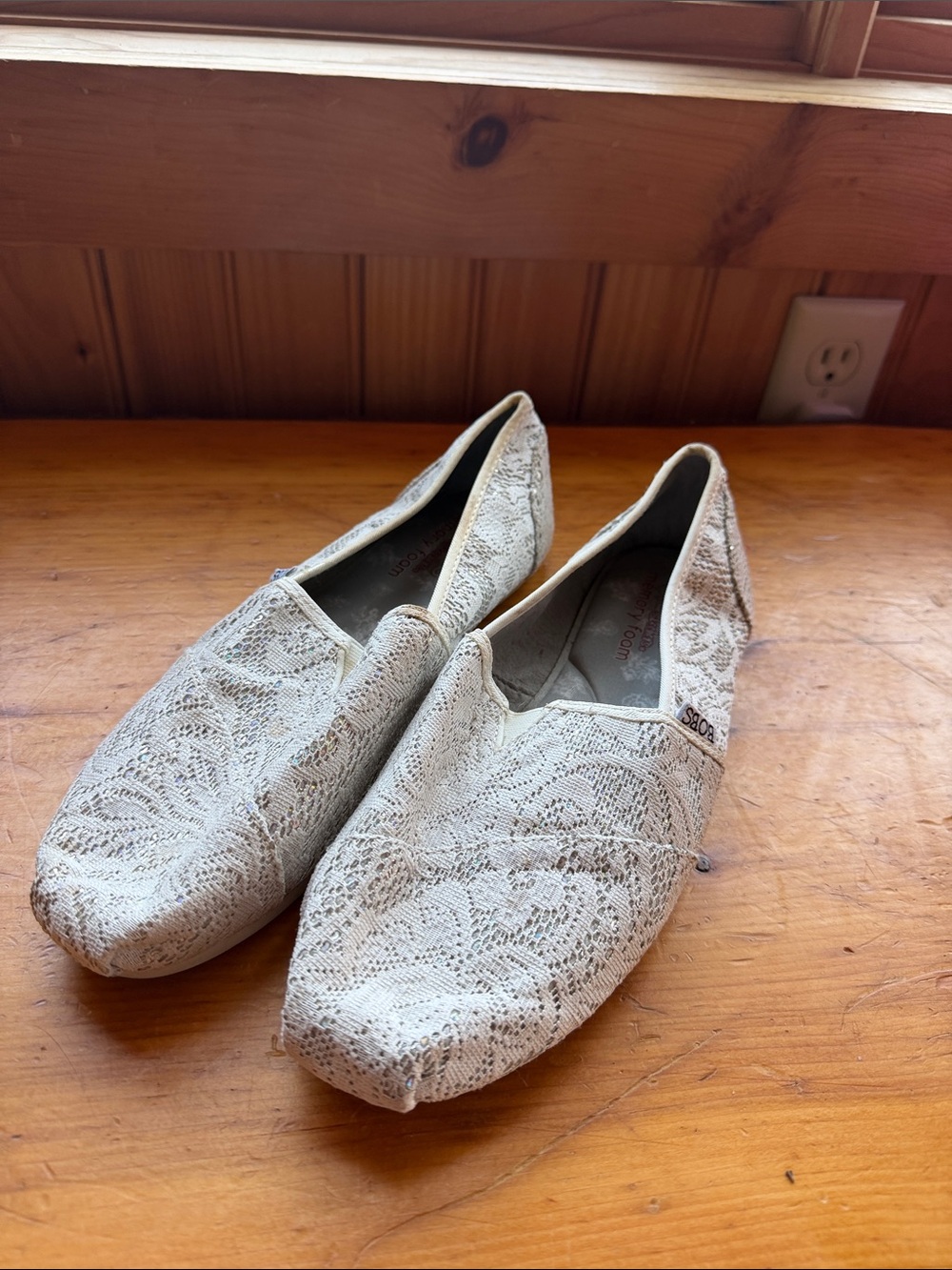 Skechers Women's Lace Slip-On Flats in Off-White
